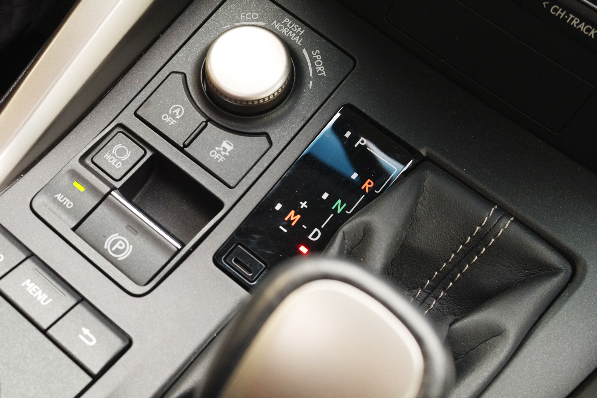 试驾雷克萨斯ES,雷克萨斯nx400试驾视频