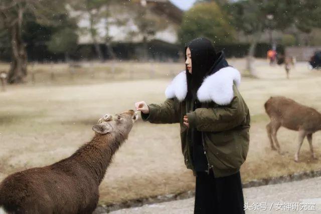 白领们一发工资就找她代购奢侈品,月光族真是伤不起