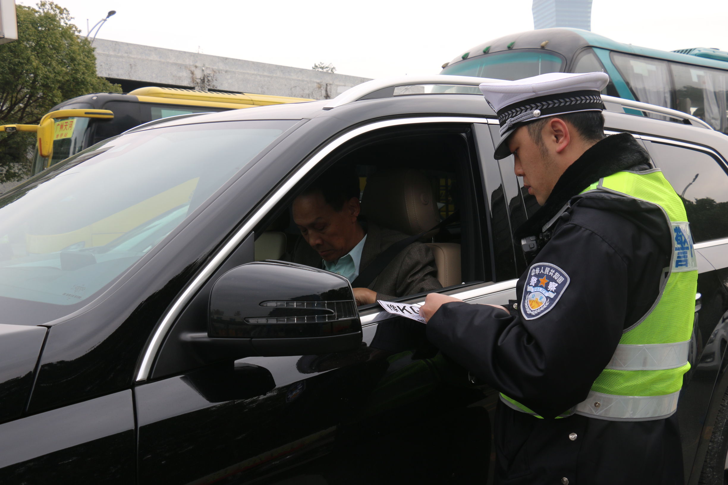 东莞交警铁骑开上了虎门大桥