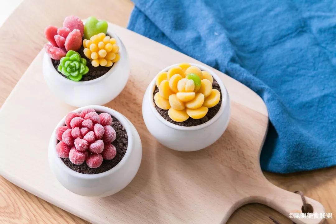 猎奇！昆明街边甜品店，居然每天200美少女拥挤这里生吃多肉