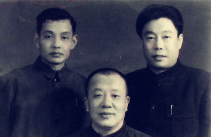 郭德纲的师傅侯耀文师兄弟,郭德纲辈分最高的师爷