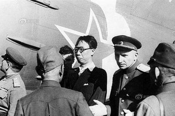 溥仪晚年再次去故宫真实的画面,溥仪晚年参观故宫看见照片挂错了