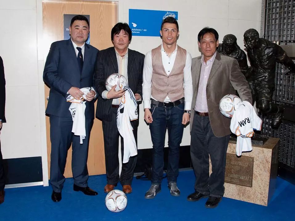 津门足球双百颂图片,津门足球双百颂签售会