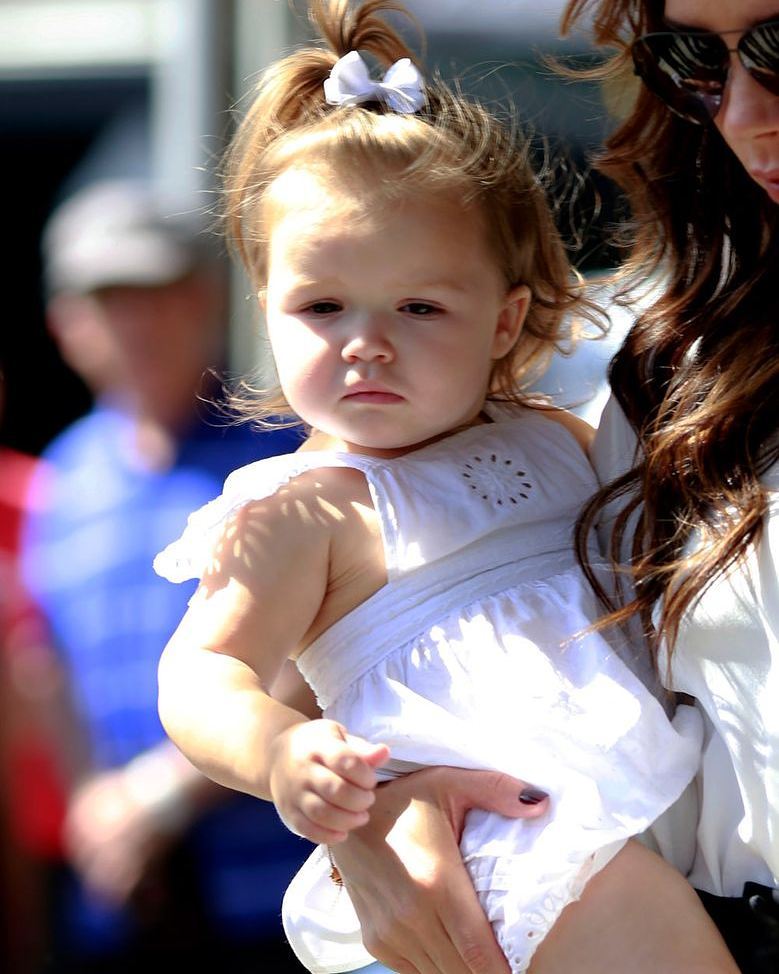 小七吐舌头视频完整版,小七吐舌头太可爱