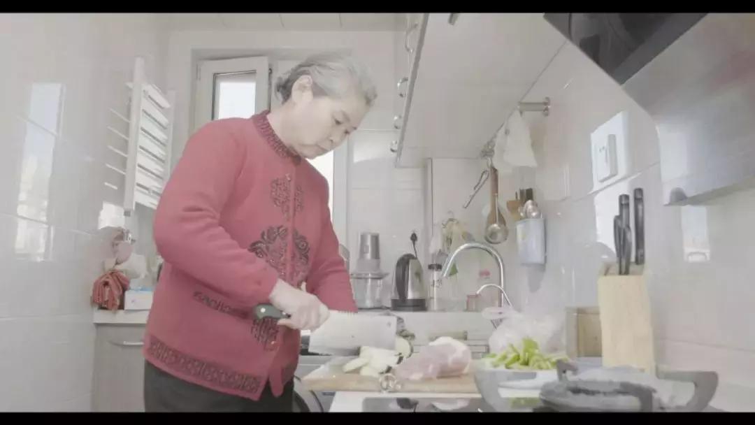 春节档两部大片票房突破40亿,春节档新片总票房破10亿