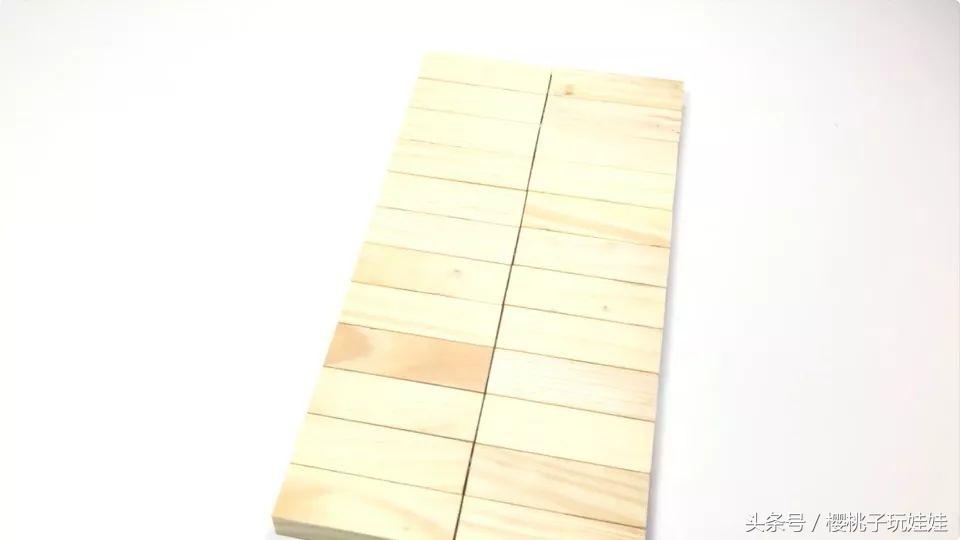 用鞋盒给芭比娃娃做一个简单的床,给芭比娃娃做超大自制床