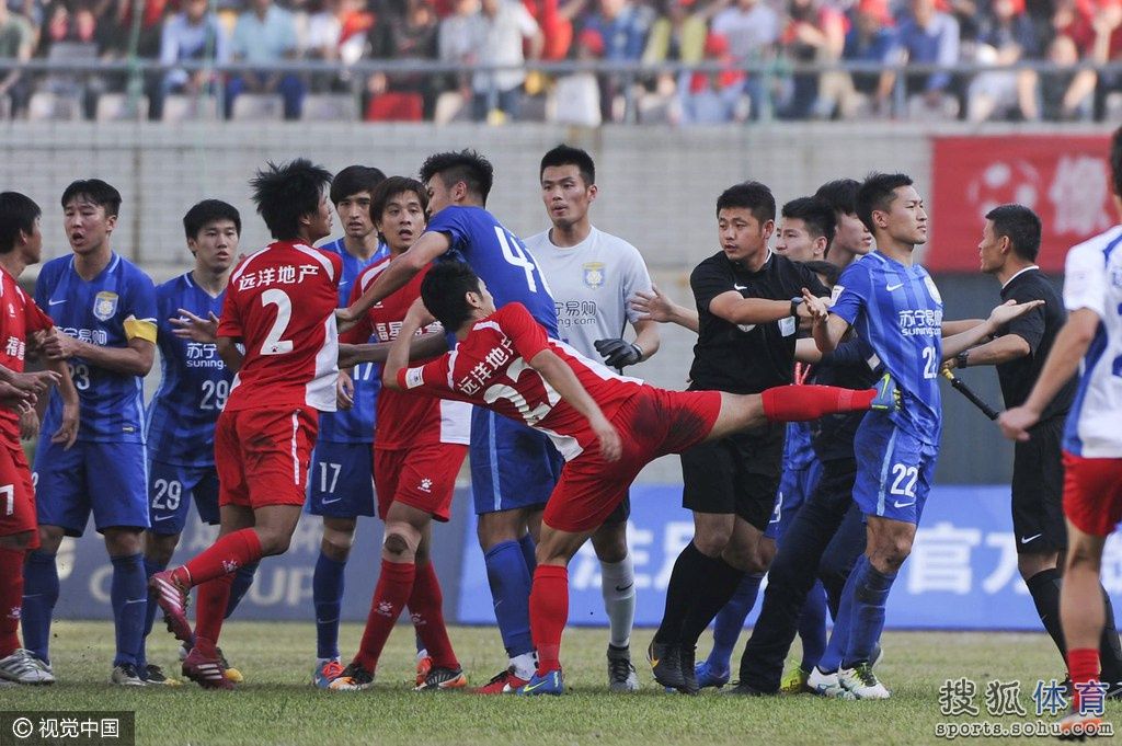 打架比香港洪兴还猛！武汉宏兴大战江苏苏宁