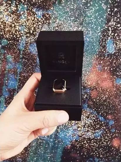 穿个发光裙怎么了，王凯这件夹克值4000多万呢