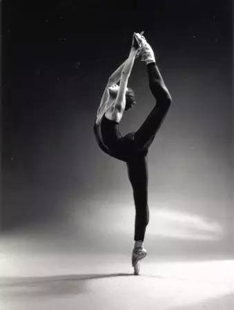 直男pk女神|为什么这款鞋让这两群生物快撕逼了！？