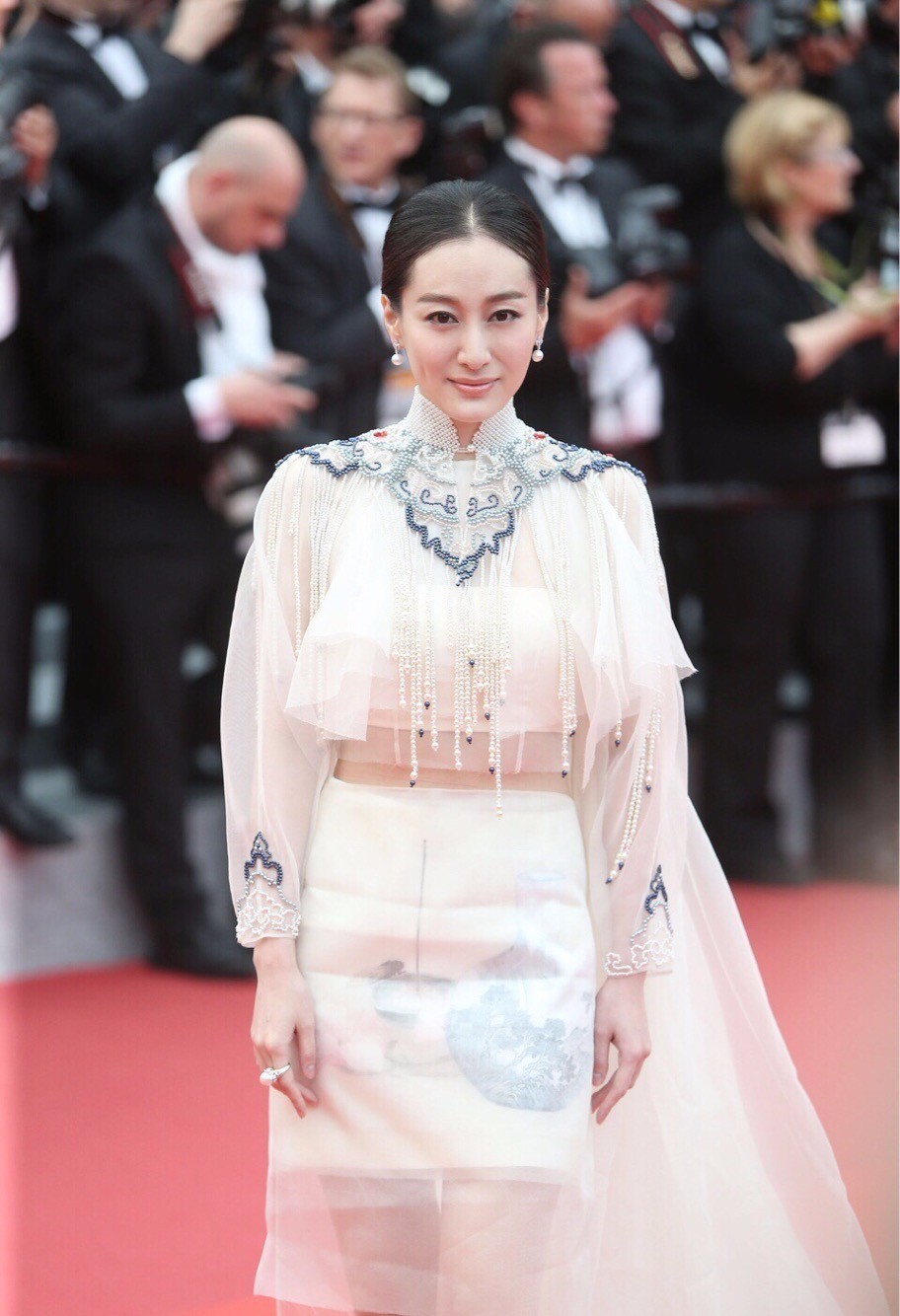 戛纳红毯|照这个趋势,村口剃头王大爷都可以出征戛纳了!