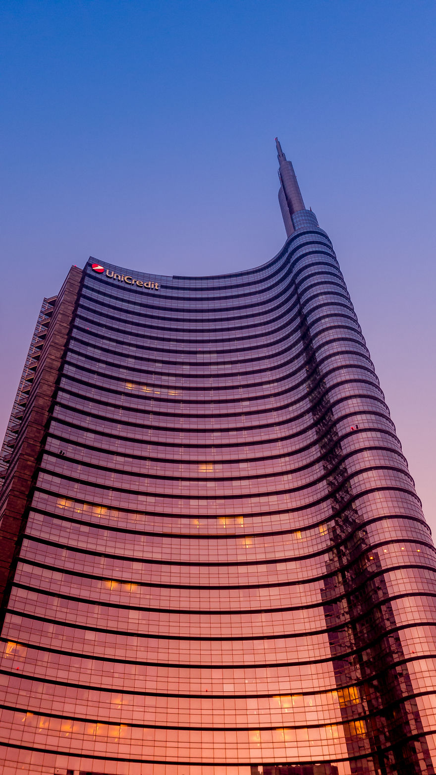 夕阳下的大厦图片,落日余晖下的楼房