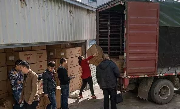 打不掉的莆田鬼市：120元假耐克三天掉色