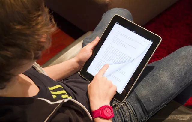 他向电子书开炮”称其是“无趣的产品，事实并没有这么简单