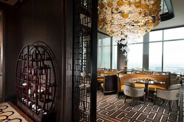 睡进220米高空上的云端酒店，玩转网红LINEFRIENDS乐园，新晋亲子游地标来袭！