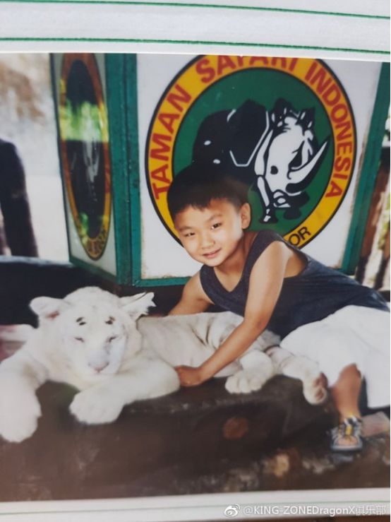 「神探苍扒瓜」LCK榜首KZ战队晒出小花生童年萌照，粉丝：吃可爱长大的吧？