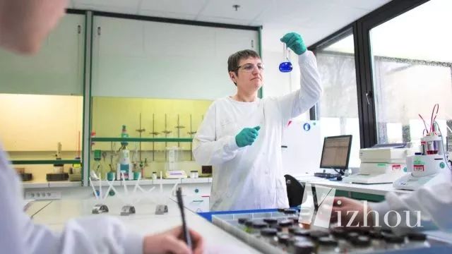 范冰冰抄袭蕾哈娜牌子吗,范冰冰代言美妆