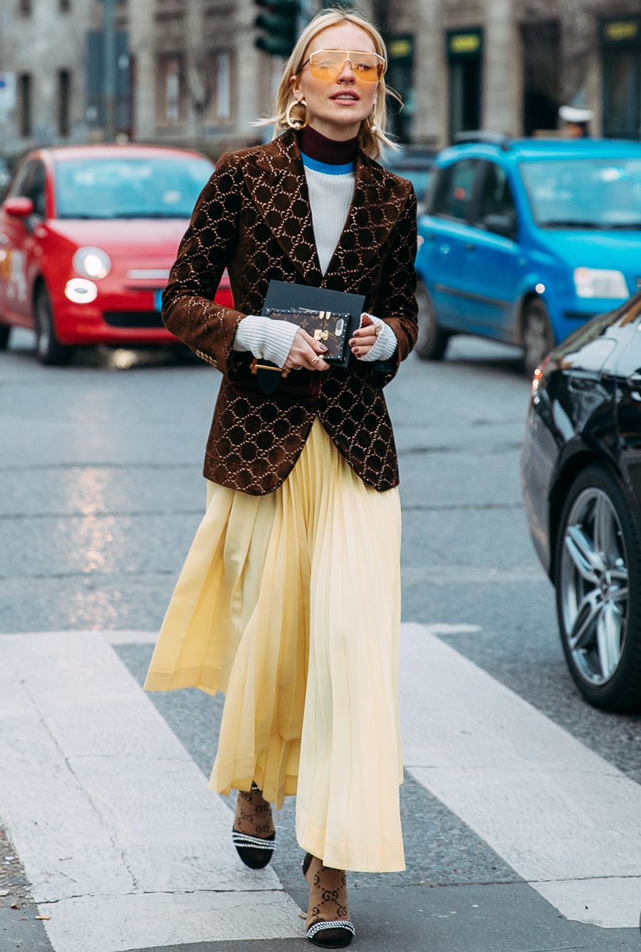 金南珠露背装,金南珠穿西装