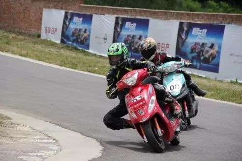 为“鬼火”正名这真不是一款只会翘头炸街的破踏板丨侃趣