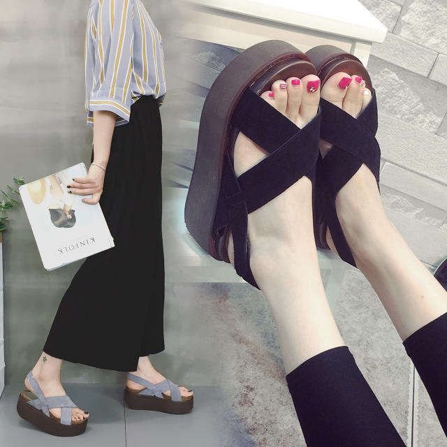 入手这三款显瘦凉鞋,让你时髦一整夏