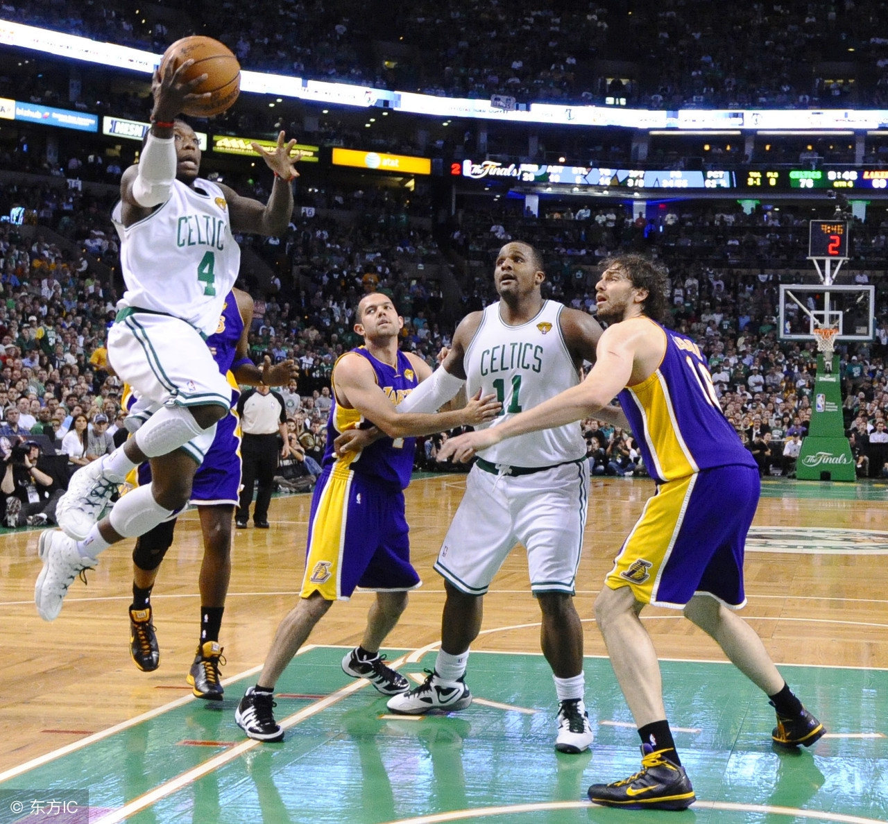 篮球赛如何判罚边线发球和罚球,篮球比赛发底线发球规则