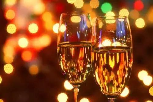 吃药别喝酒，喝酒别吃药。这些东西不能一起吃！