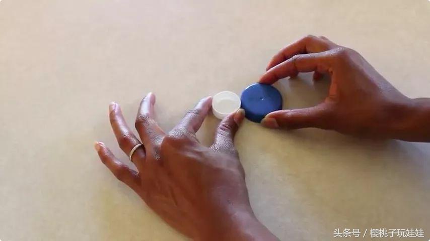 自己手工做一个芭比娃娃,芭比娃娃手工做笔