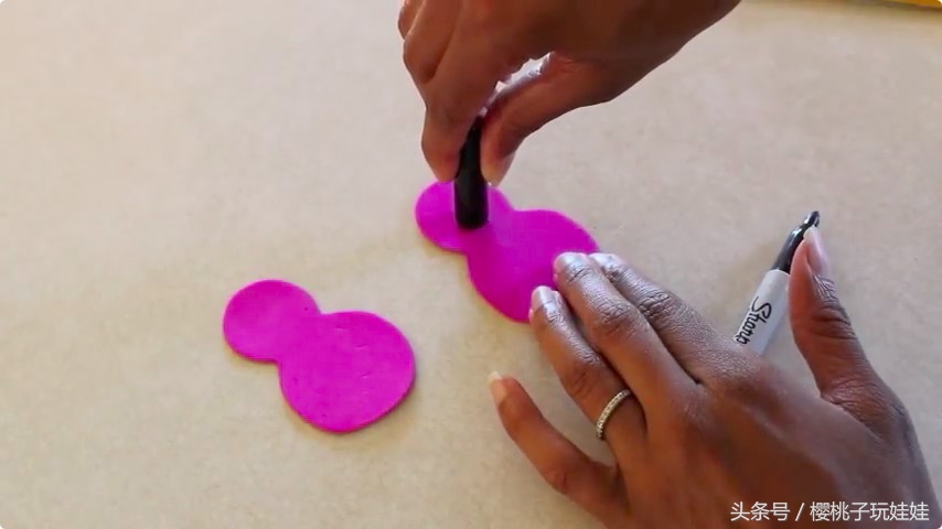 自己手工做一个芭比娃娃,芭比娃娃手工做笔