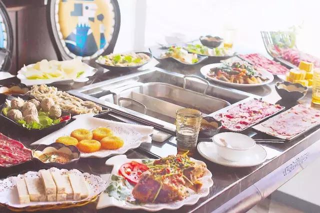 吃火锅还可以吃到自动飞起来！火爆北上广的升降机火锅登陆厦门！