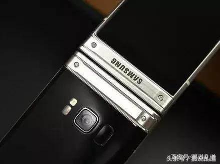 三星翻盖手机一年还值多少钱,三星翻盖手机为什么那么多人买