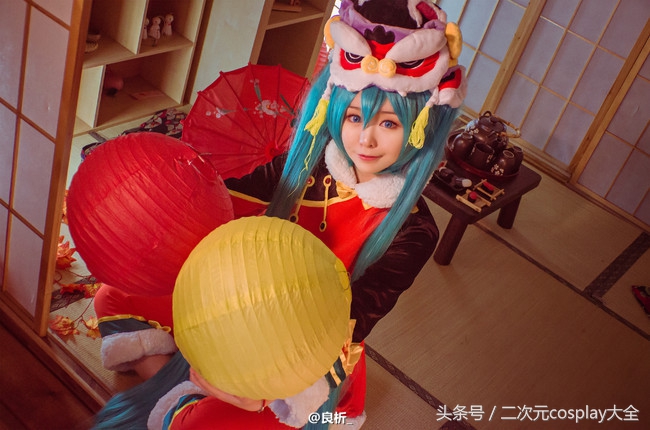 舞狮初音未来cos,初音未来cos原神校园表演