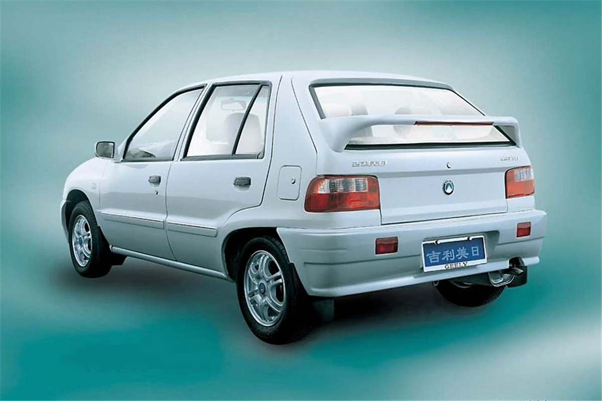 ​跟众泰“卷尺部”比，当年的“师哥”吉利实在专一