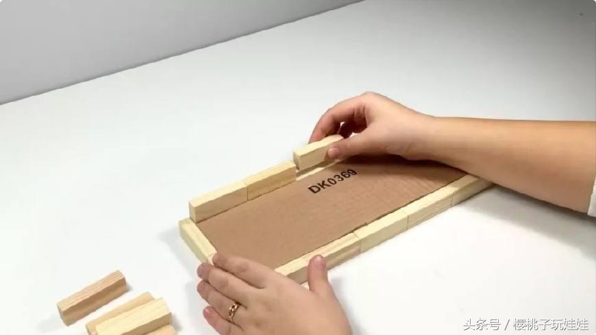 用小木块做芭比娃娃,最简单怎么做芭比娃娃