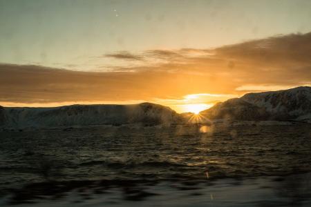 走着走着就散了伤感句子,散文走着走着就老了