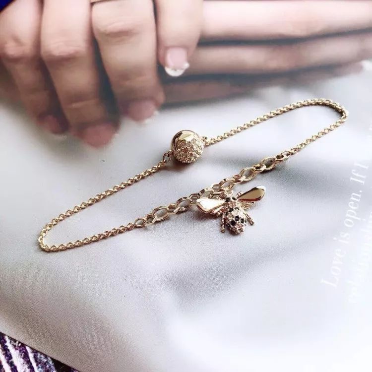 江疏影施华洛世奇广告发型,江疏影的长腿施华洛世奇