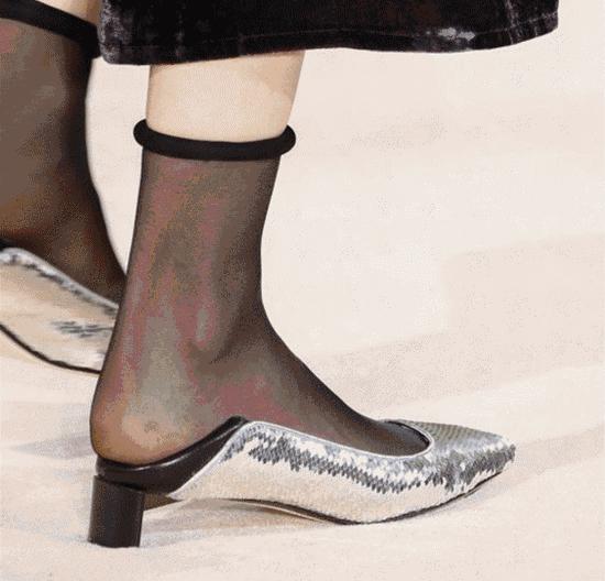 每日推荐一双百搭鞋,一年365天的搭配