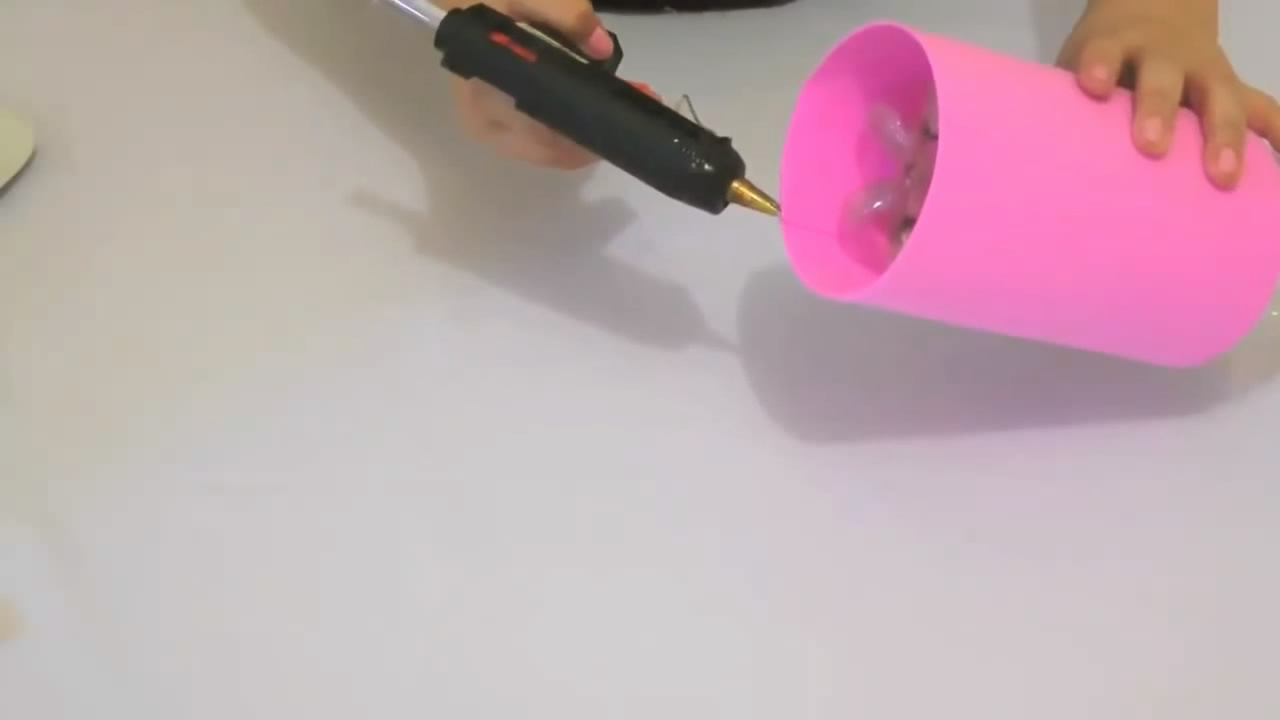 怎样用日常塑料瓶做储钱罐,储钱罐手工制作用塑料瓶