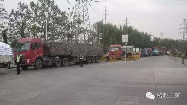 【路政之家】看完之后终于知道为啥国外没有超限超载！值得深思！