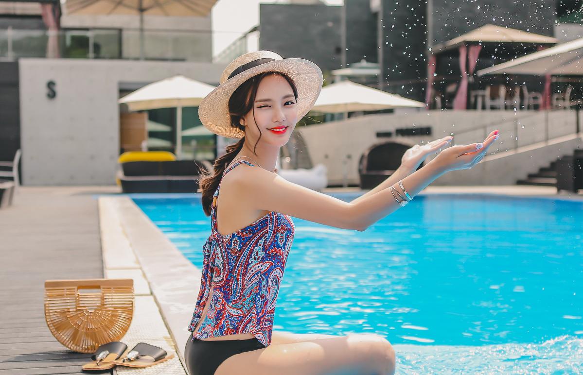 泳装秀欧美风沙滩泳装,小清新吊带泳装