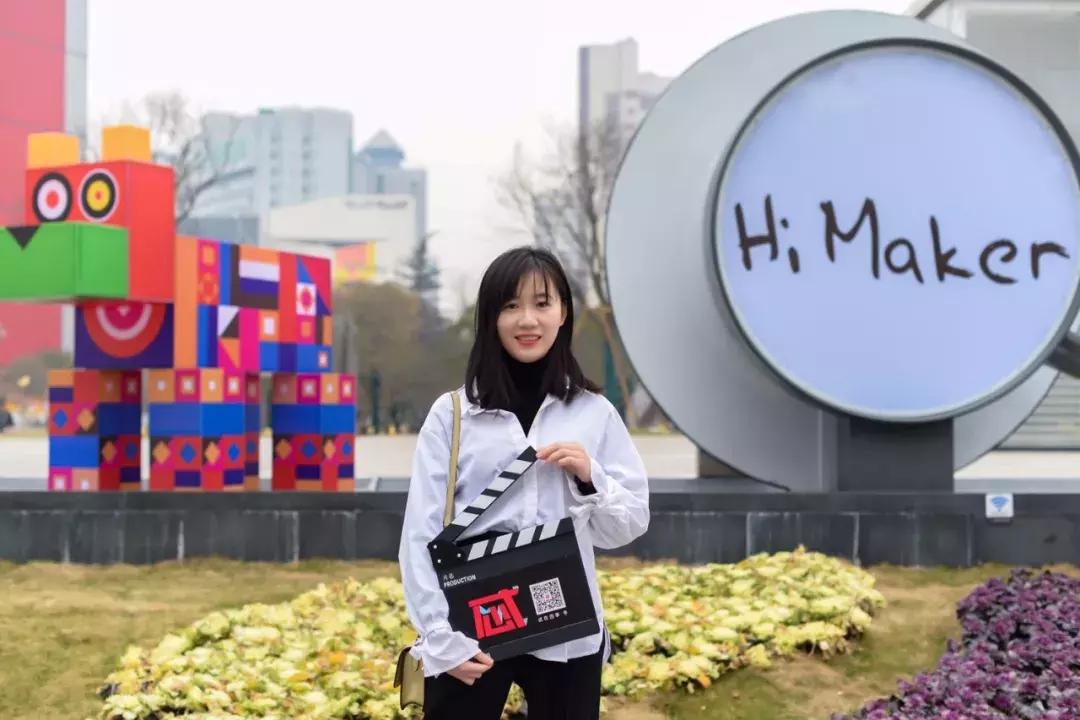 明星二姐张歆艺街拍,张歆艺红色波点裙伦敦街拍