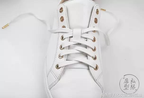 简单又不容易松的系鞋带小技巧,穿鞋带的方法教程慢动作双蝴蝶结