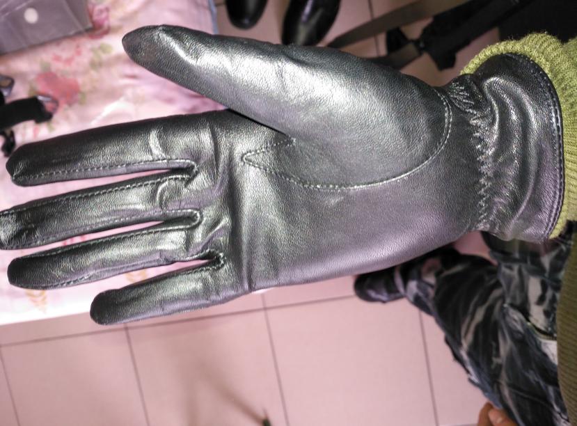 07式军服之谜:为何男款手套有绒毛女款却没有?