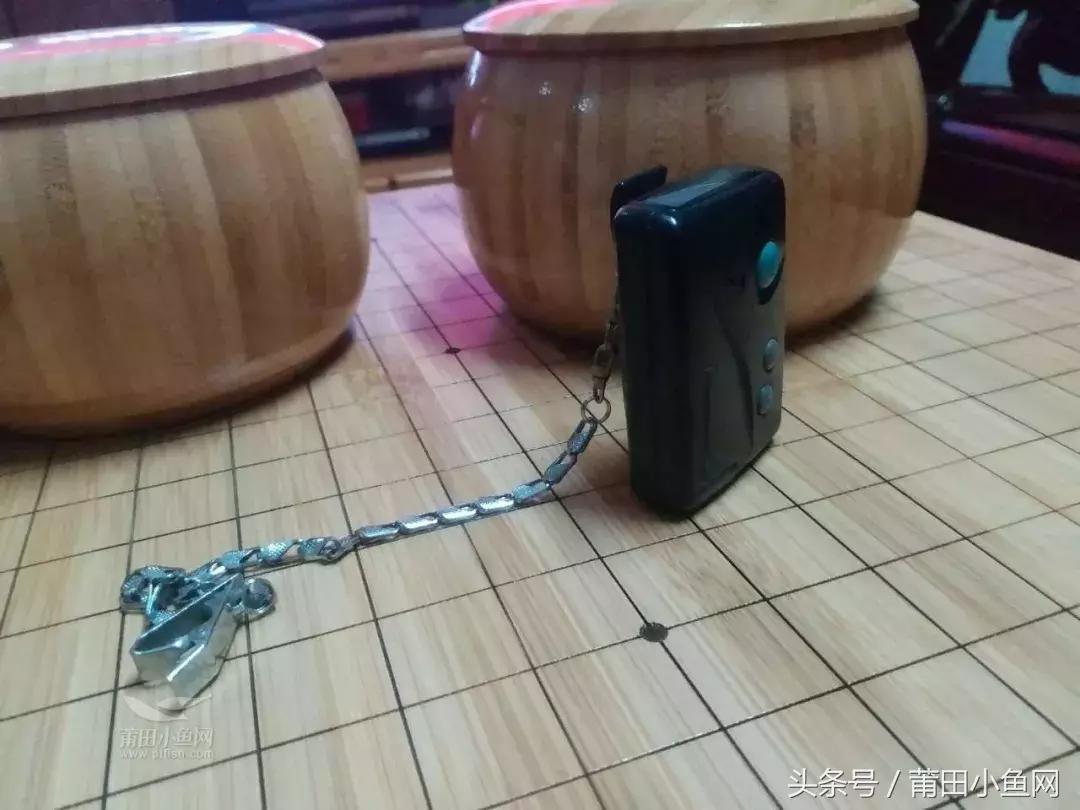 叔叔阿姨们,还记得当年风靡一时的传呼机吗?