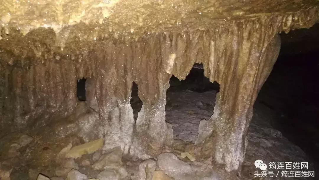 贵州女子探洞,贵州姑娘探山洞