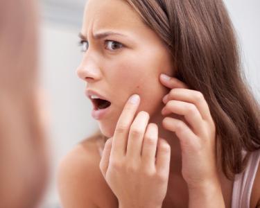 护肤小知识皮肤缺水的警告,护肤带你了解四大皮肤问题