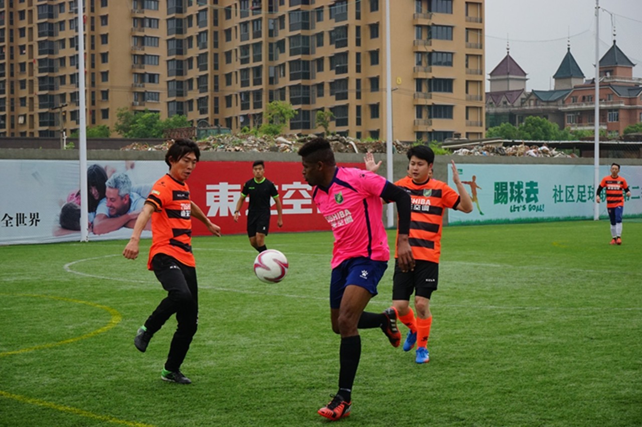 美女经理、网红妹子直播!“踢球去”足球联赛,从赛场火到了线上!