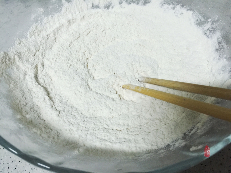 怎样炸出来的油条又软又好吃,奶香油条香酥蓬松的做法非油炸