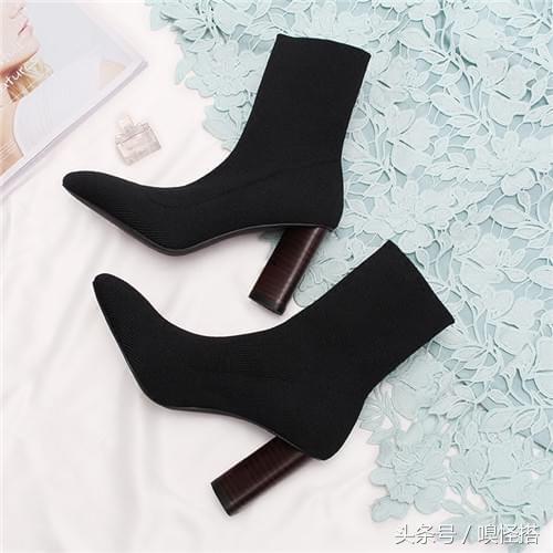 全世界都在穿的袜靴，初春穿搭刚刚好