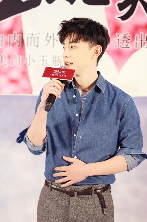 美人节修炼美人计，邓伦助阵成都恒大广场美肤宝分享护肤秘籍