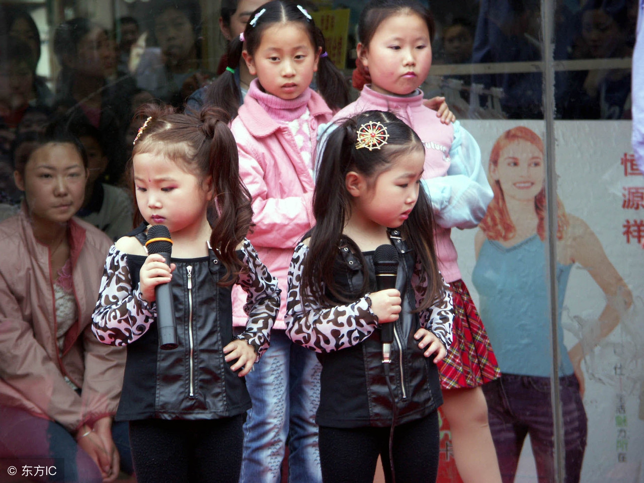 孩子遇到同学炫富怎么办,孩子的同学家长炫富