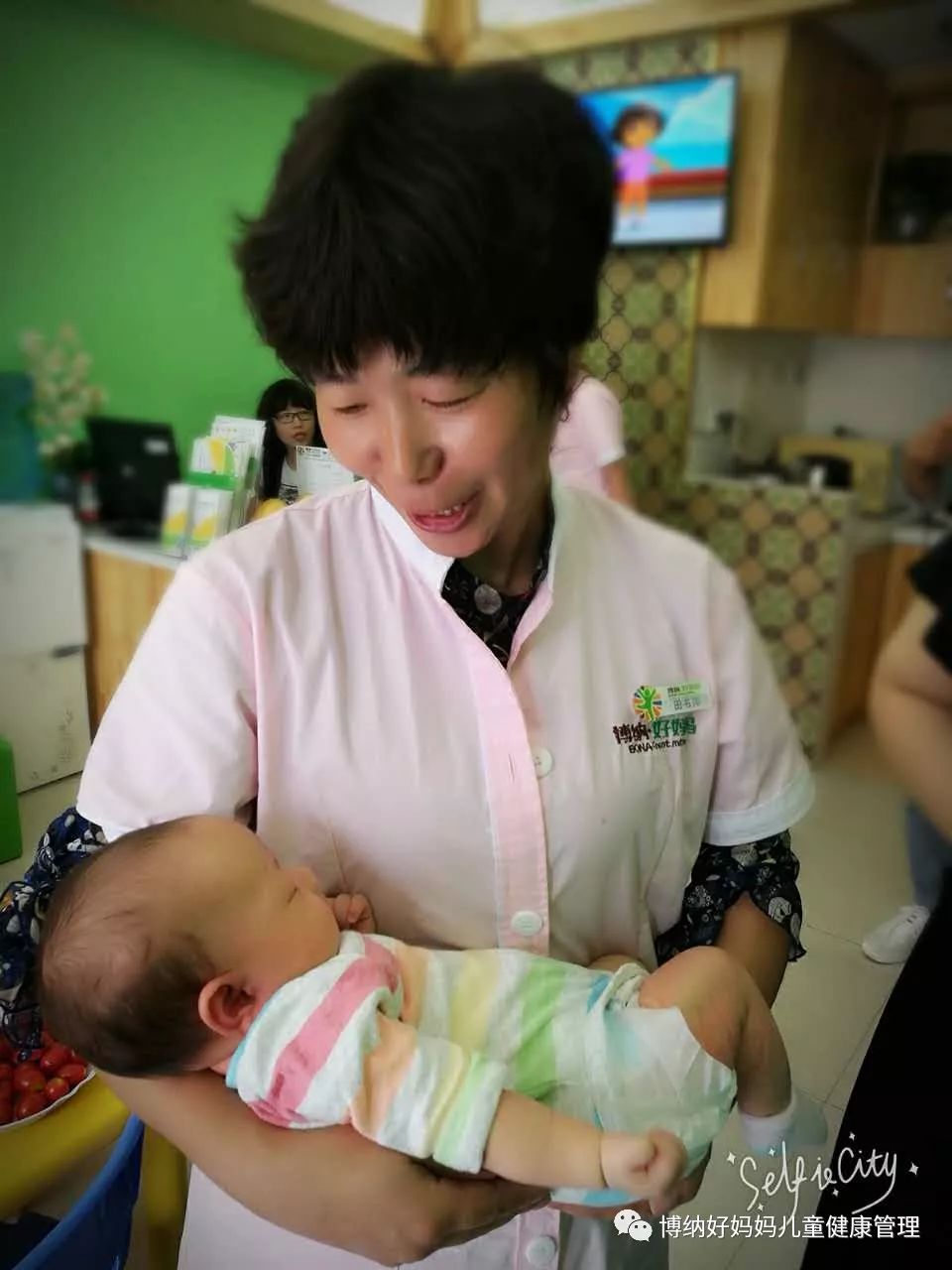 纯母乳喂养宝宝眼下发青,宝宝唇周发青